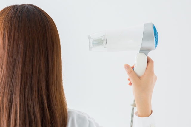 髪の毛を乾かす時のドライヤーの当てる方向 西宮の美容室ゴールドはライフスタイルまでデザインする美容室です